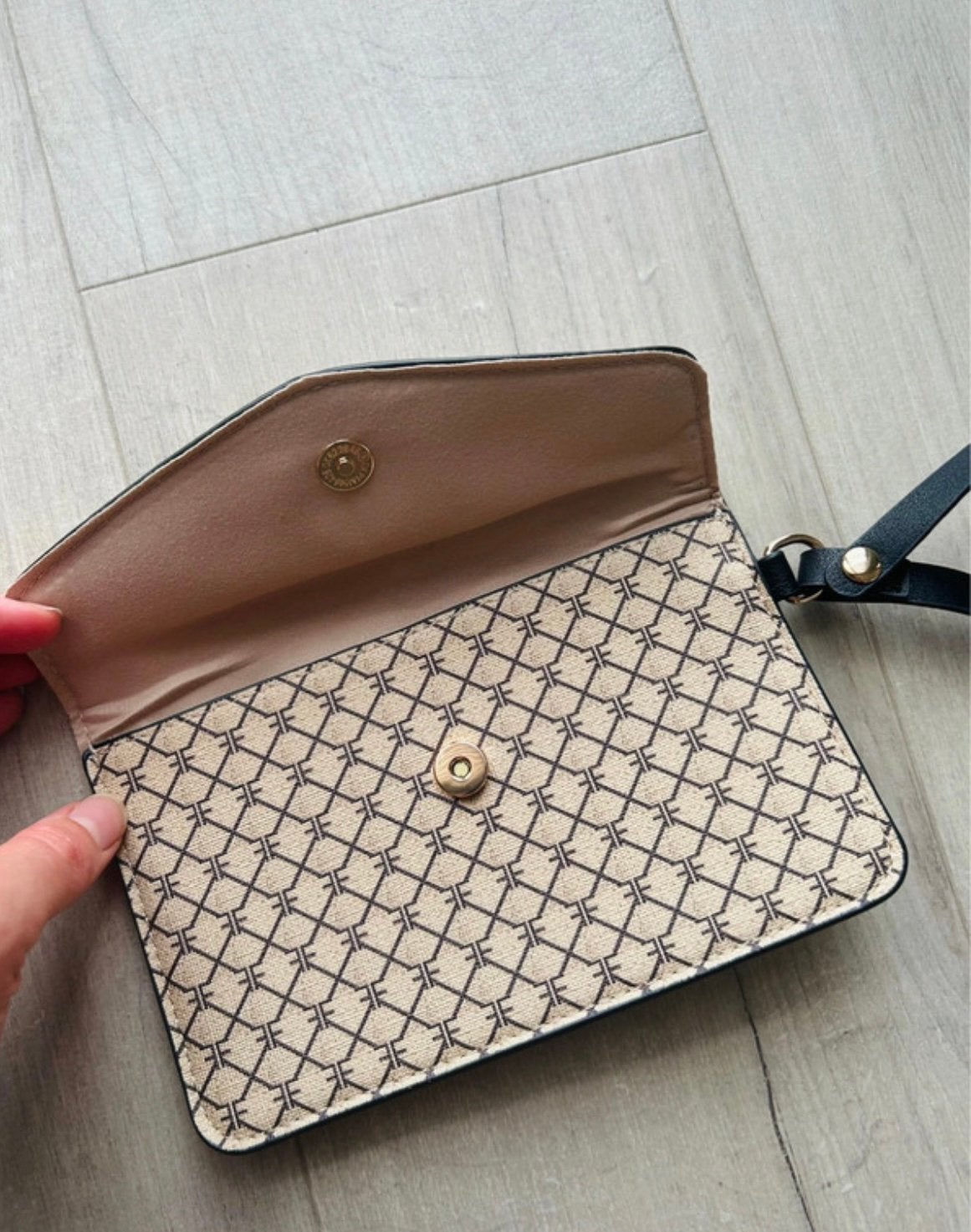 Leuke clutch, Verzenden, Nieuw, Beige, Met knipsluiting