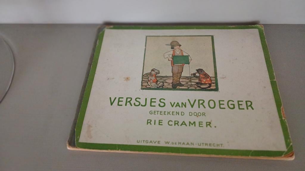 Versjes van vroeger getekend door Rie Cramer, Ophalen of Verzenden, Gelezen