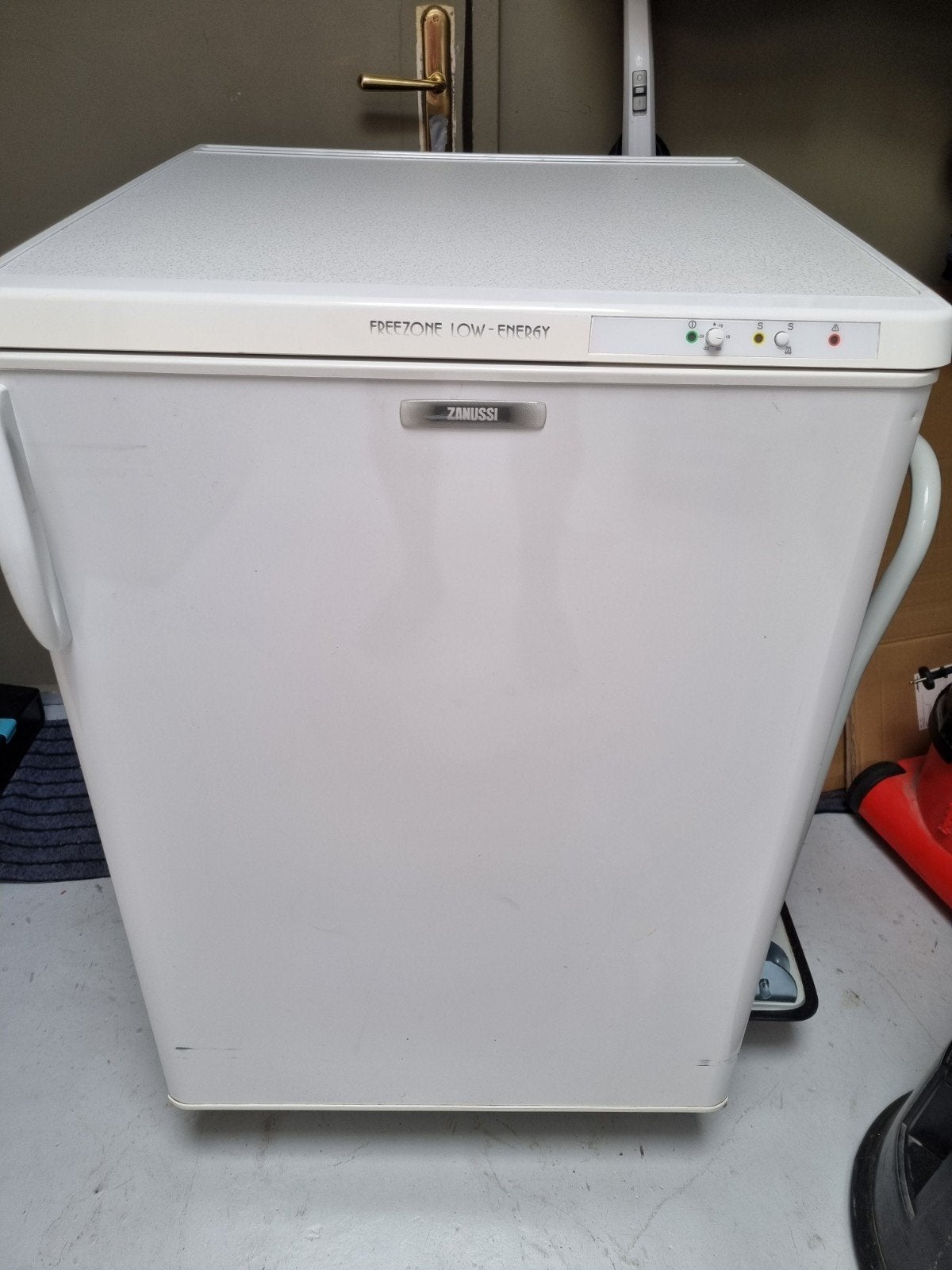 Zanussi Vrieskast 85X60X60 Energiezuinig, Gebruikt, Minder dan 60 cm, Energieklasse A of zuiniger, Vrijstaand