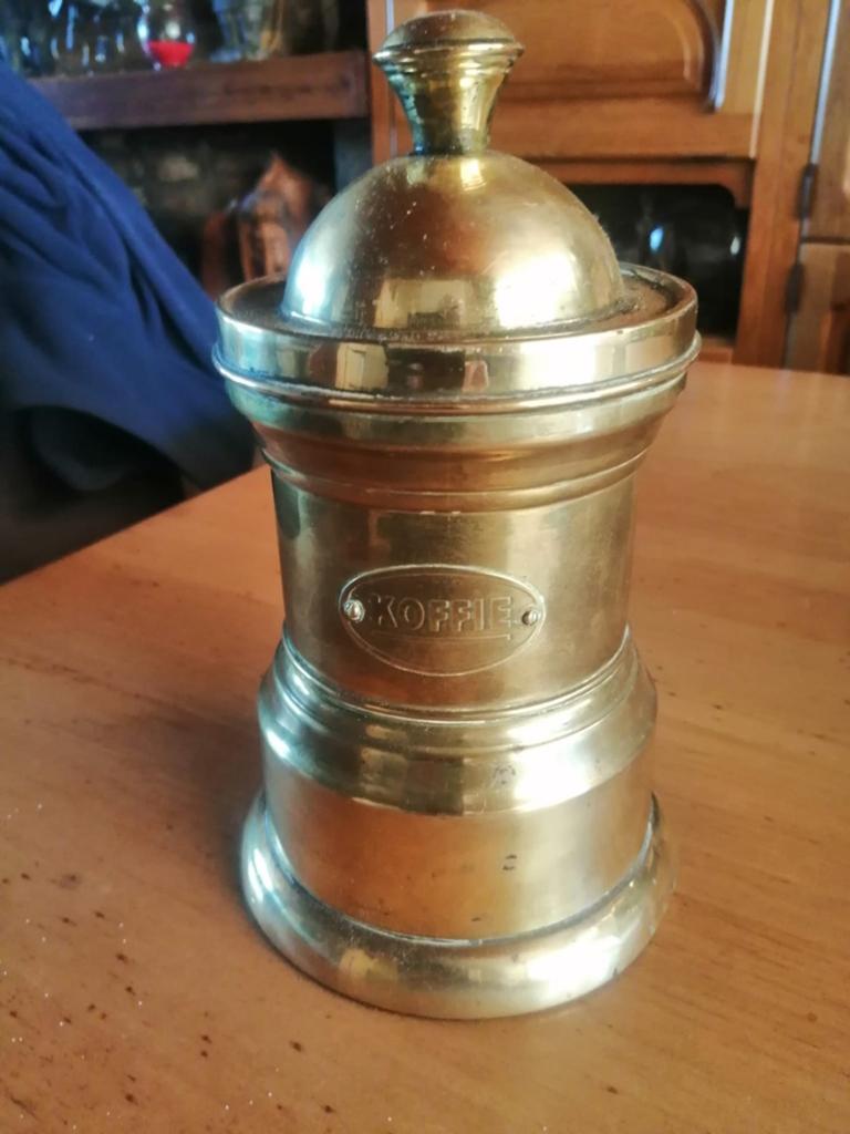 Oude koffie bus van voor 1945 ereka d.r.g.m, Ophalen