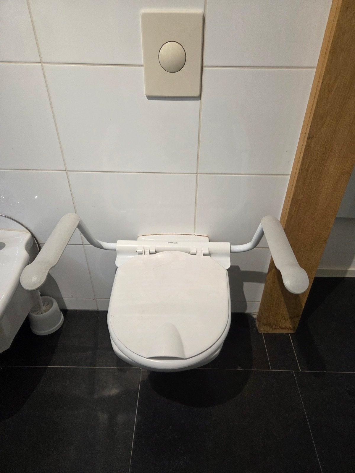 toiletbril met opklapbare armleuningen., Ophalen of Verzenden, Zo goed als nieuw