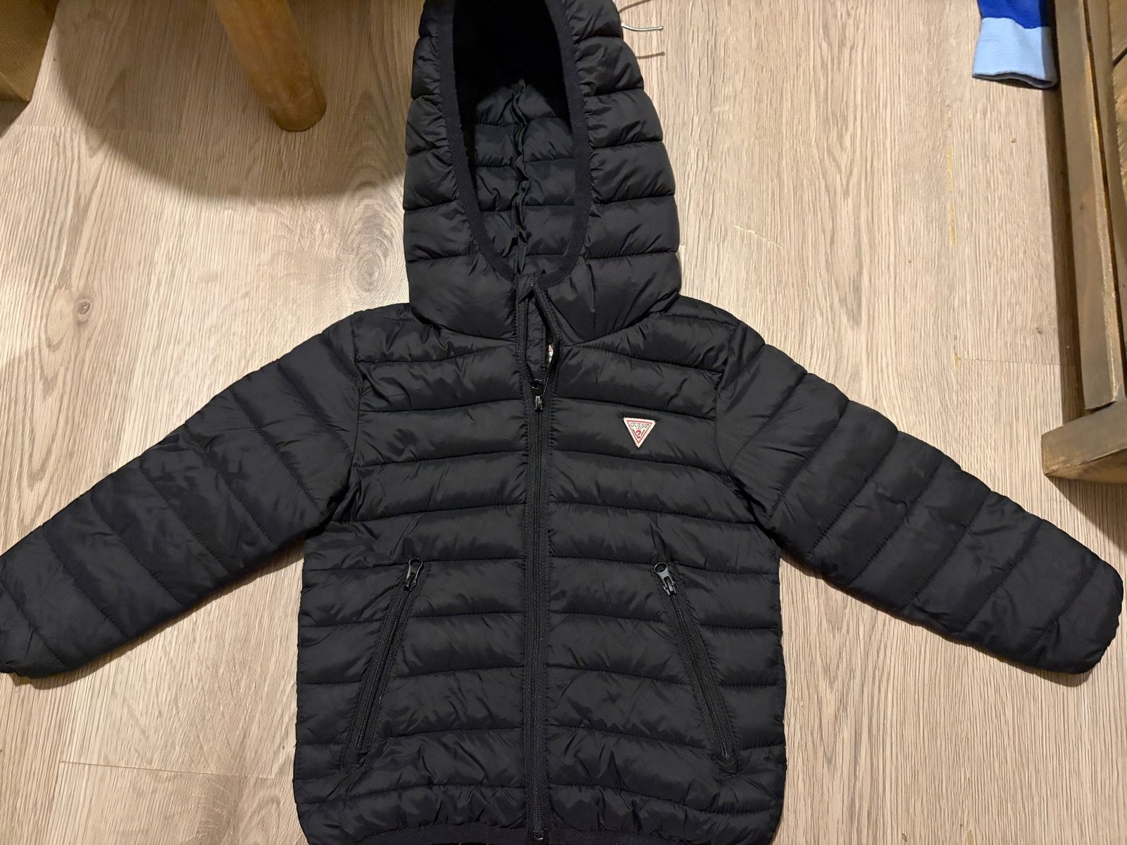 Guess tussenjas maat 2 (valt als 86/92), Kinderen en Baby's, Ophalen of Verzenden, Zo goed als nieuw, Jongetje of Meisje, Jasje