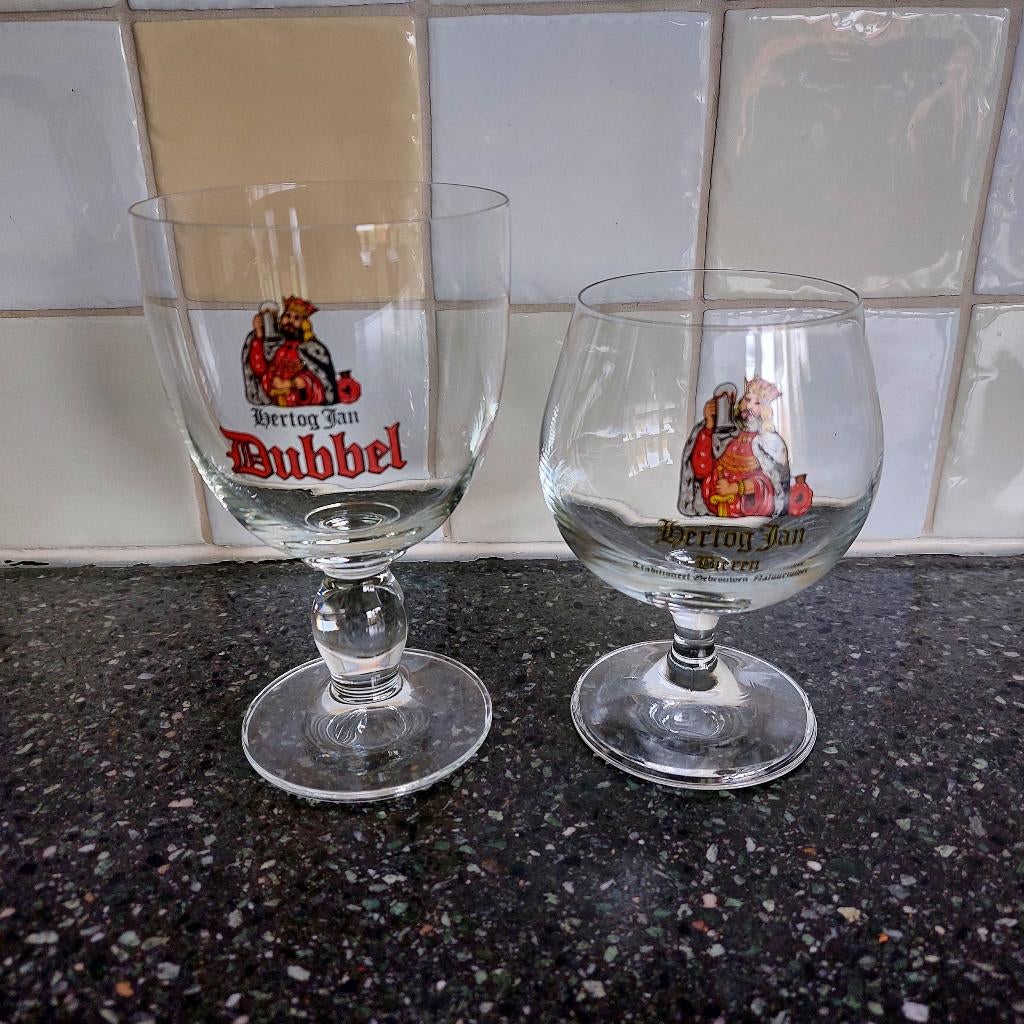 Hertog Jan Tripel en Dubbel bierglazen met rode opdruk, Ophalen of Verzenden, Zo goed als nieuw, Bierglas