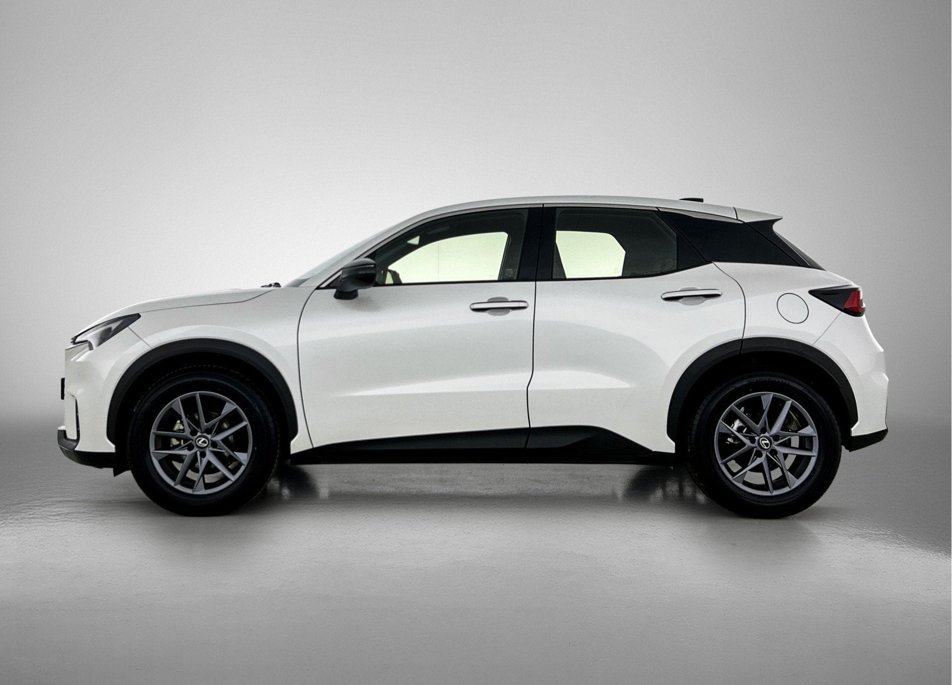 Lexus LBX Business Line 2WD | BTW voertuig | Stoel+stuurverw, Auto's, 12 maanden, Gebruikt, Wit, 1490 cc