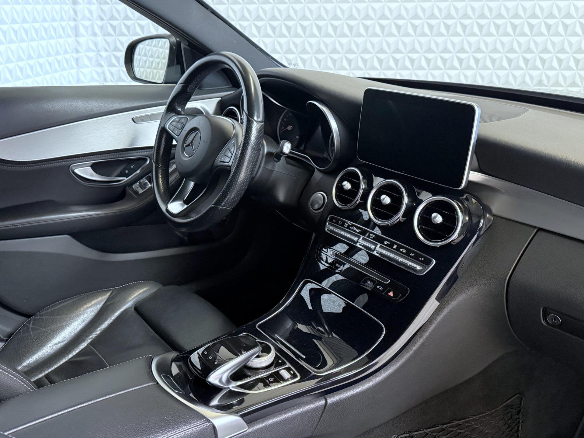 Mercedes-Benz C-klasse Estate 350 e Lease Edition 19" AMG (2, Auto's, Automaat, Achterwielaandrijving, Gebruikt, Zwart