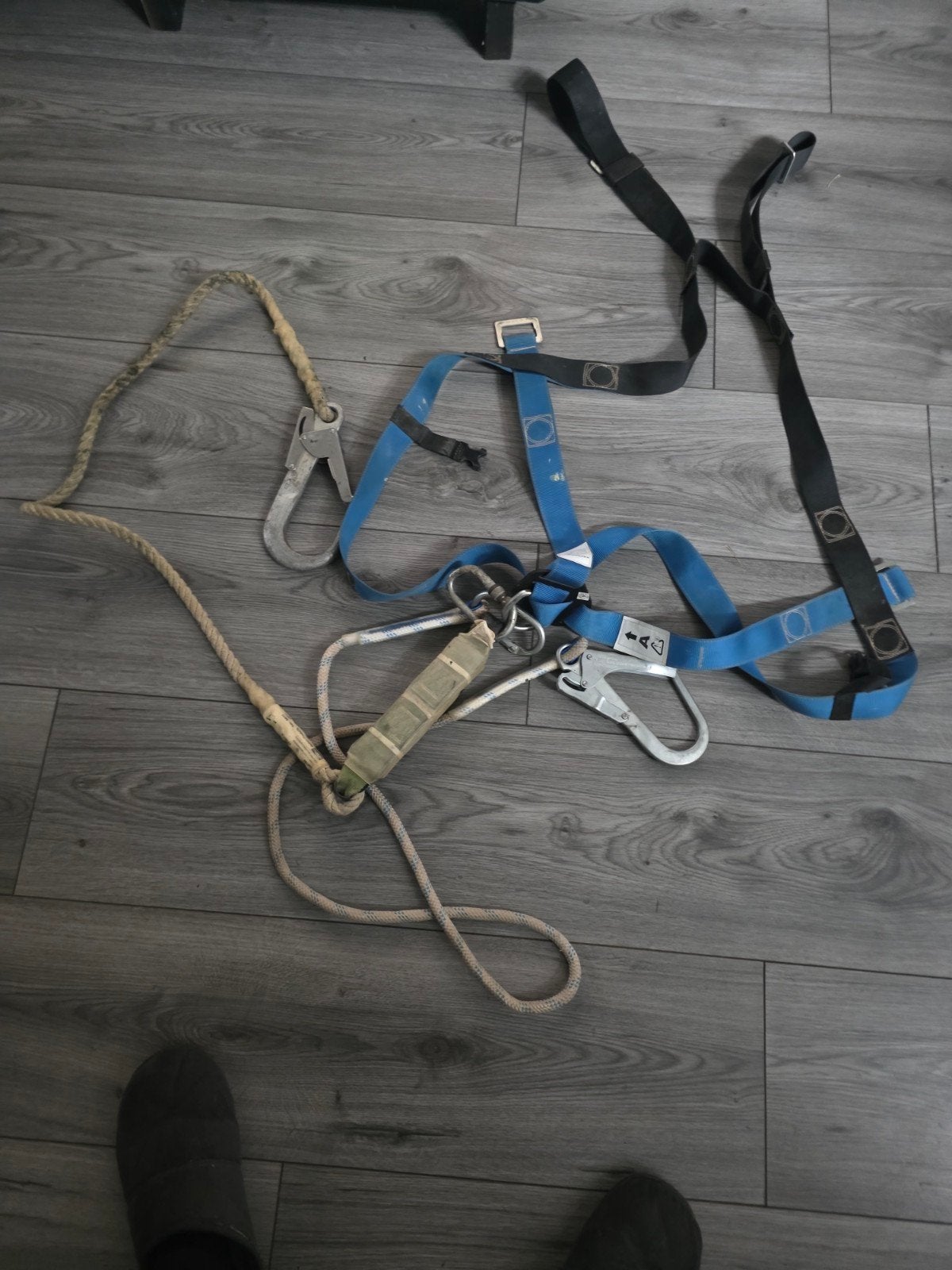 Valbeveiliging set - Harnas, touw en karabijnhaken, Doe-het-zelf en Verbouw, Ophalen of Verzenden, Gebruikt