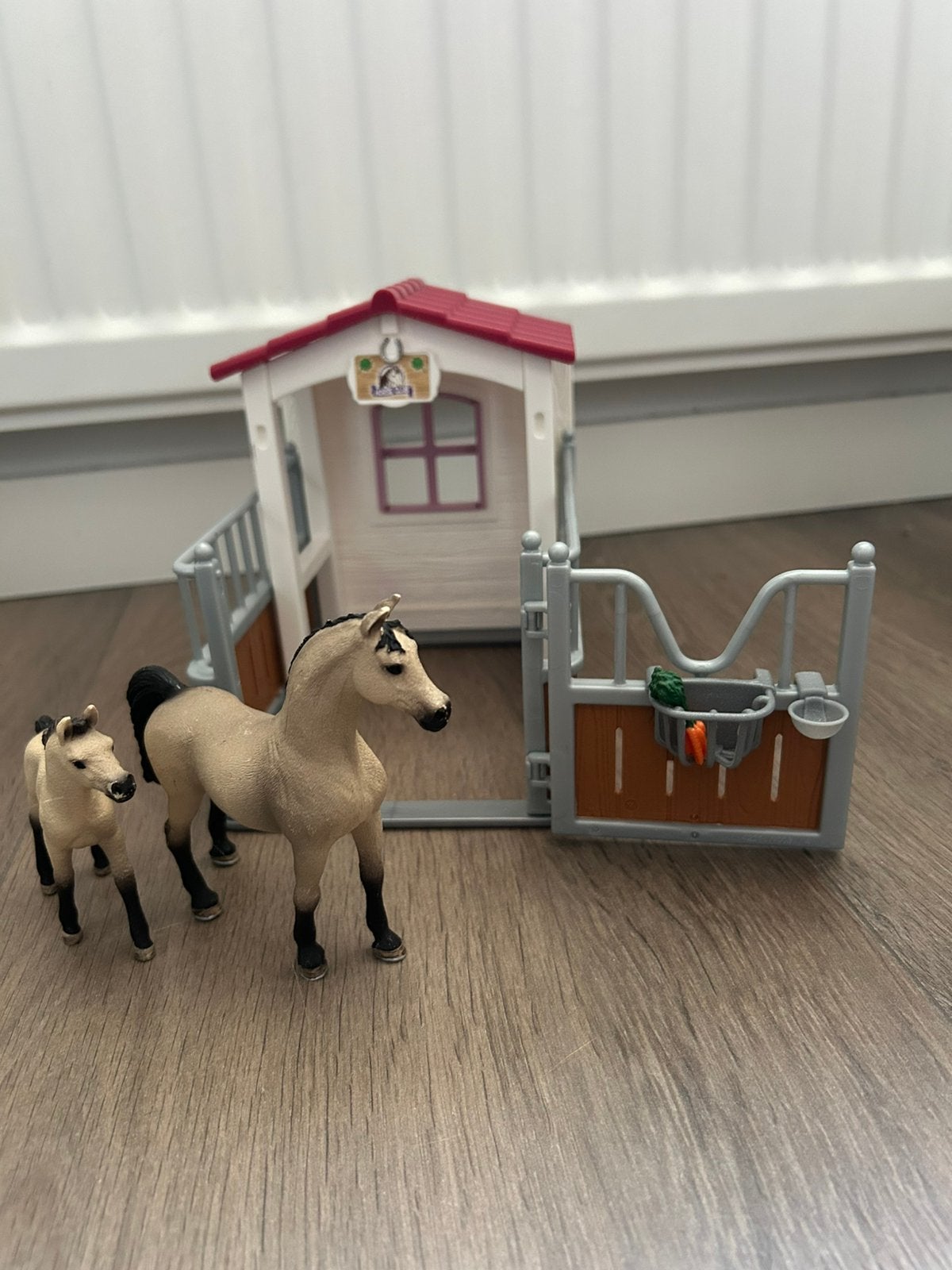 Schleich stal met merrie en veulen, Ophalen of Verzenden, Zo goed als nieuw