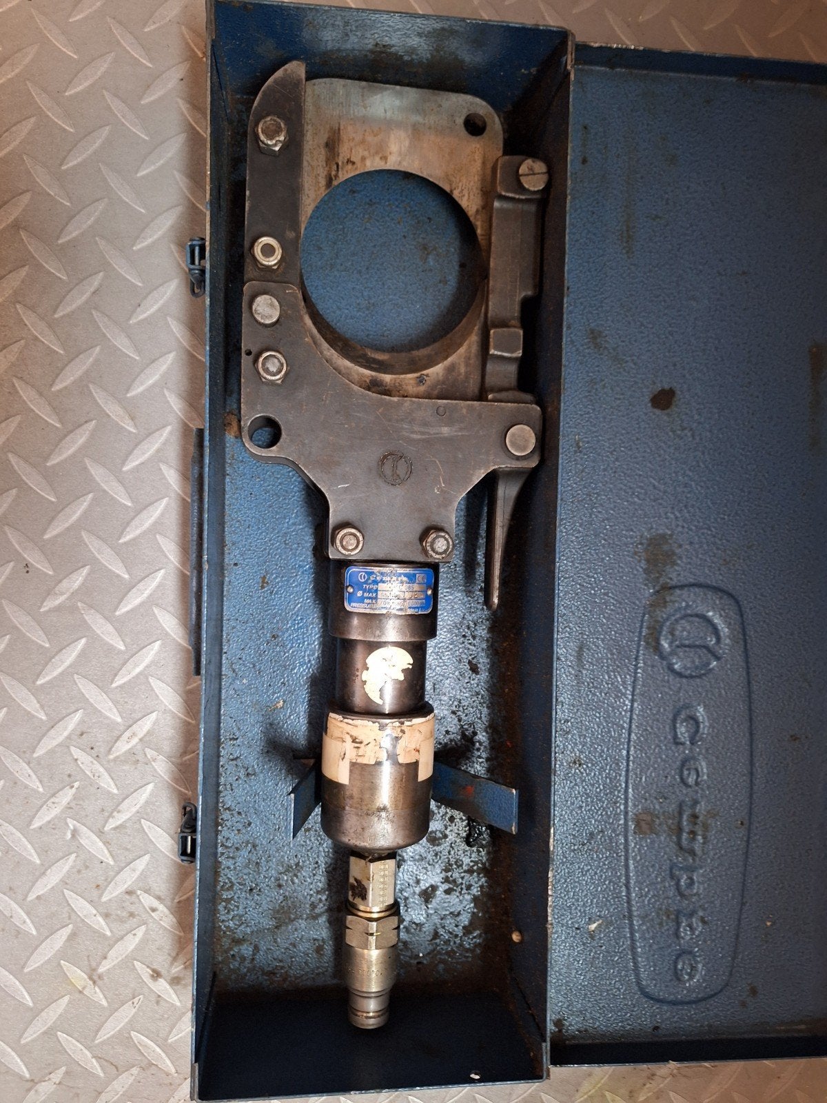 Gebruikte Cembre Hydraulische Kabelknipper, Ophalen of Verzenden, Gebruikt, Snijgereedschap, Overige merken