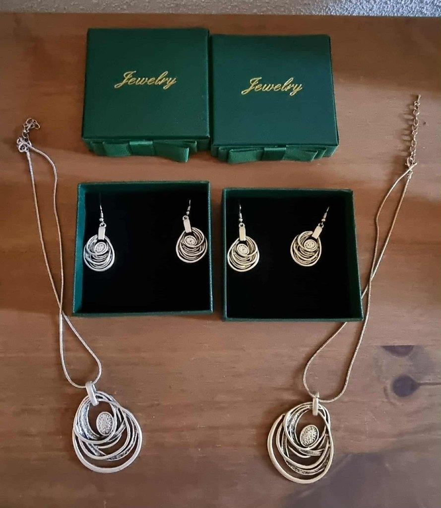 2 x Retro sieraden set van  ketting en oorbellen, Overige materialen, Hangers, Overige kleuren, Nieuw