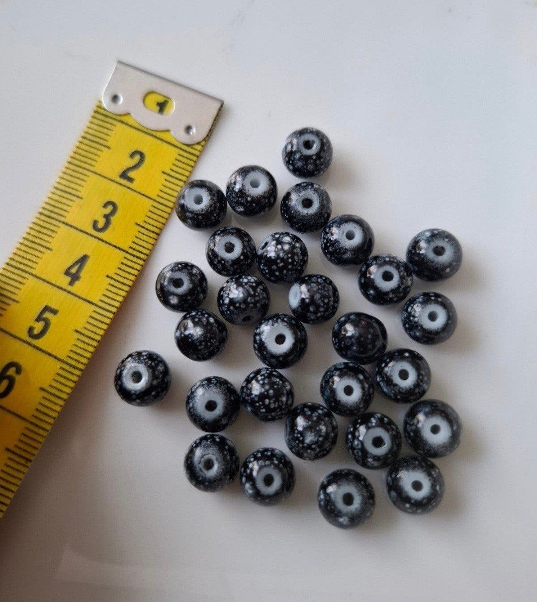 28 stuks 8 mm gemeleerde glaskralen zwart wit kralen partij, Kraal, -, -, Nieuw