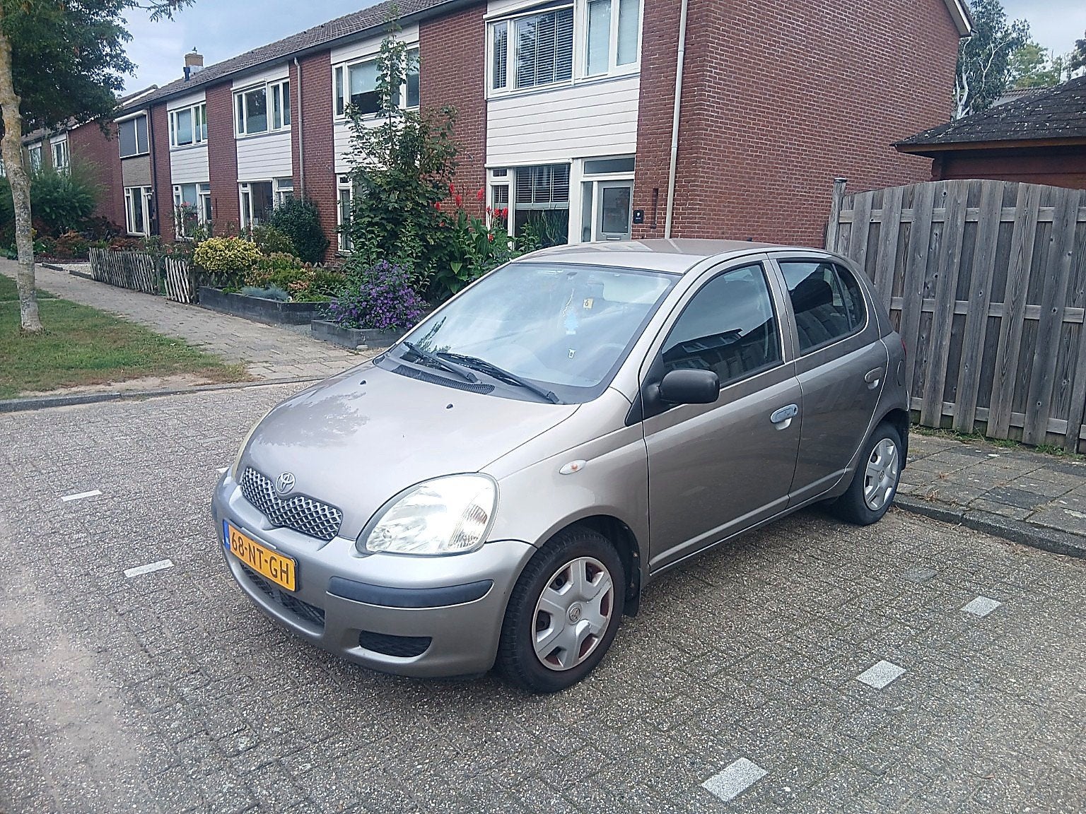 Foto 6 van Toyota Yaris 1.3 87pk zuinige, lage 143000km!