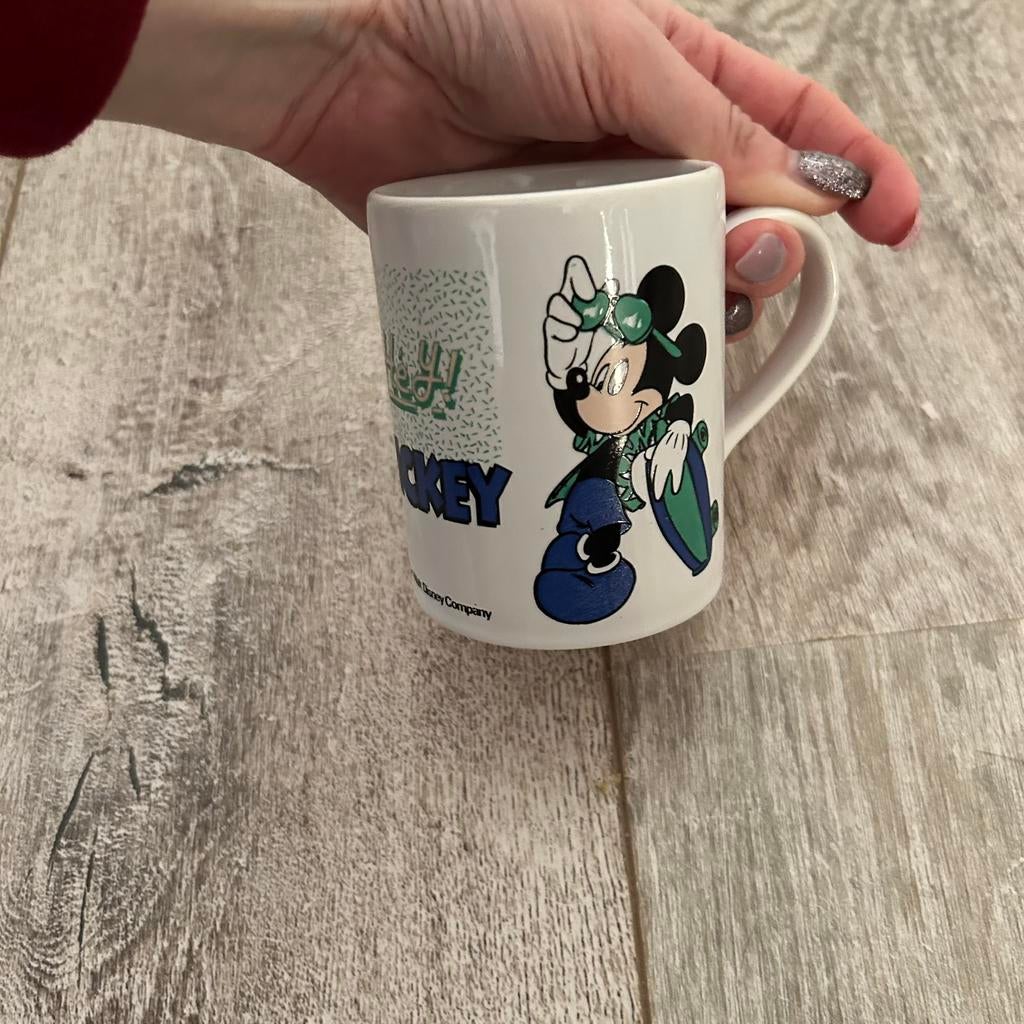 Vintage Disney Mok 1987 – Skater Mickey – Coloroll England, Ophalen of Verzenden, Mickey Mouse, Gebruikt, Servies