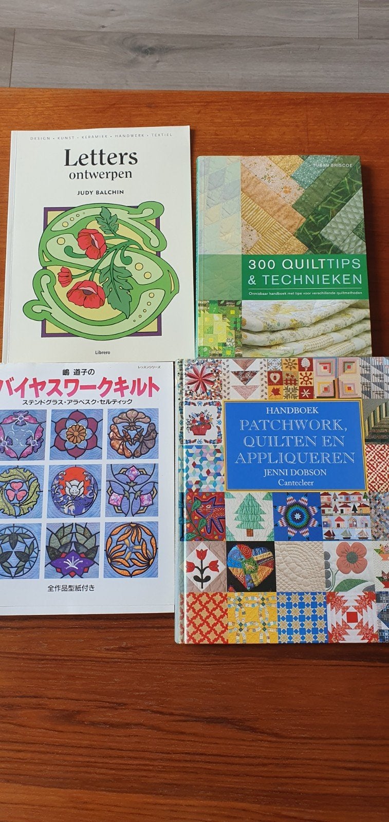 4 boeken over quilten, patchwork en letters ontwerpen, Ophalen of Verzenden, Gelezen, Borduren en Naaien