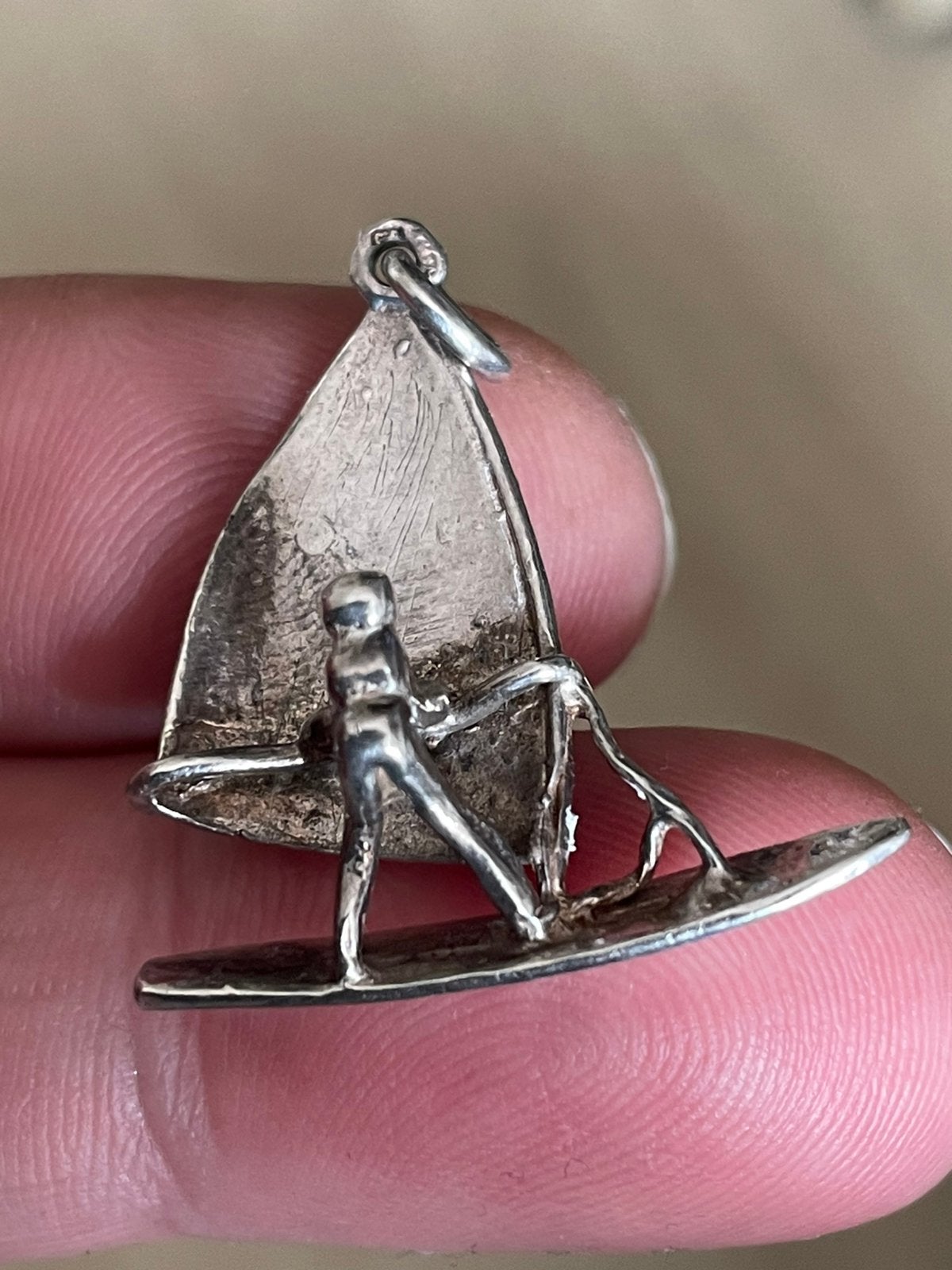 Grote zilveren vintage kettinghanger surfer, Ophalen, Gebruikt, Overige voorstellingen, Nvt