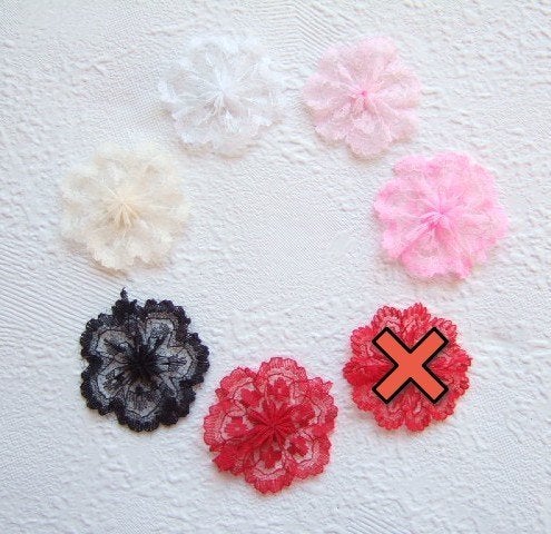 OPRUIMING ~ Lieve kanten rozet ~ 4 cm ~ Rood Wit Roze Zwart, -, -, Overige typen, Nieuw
