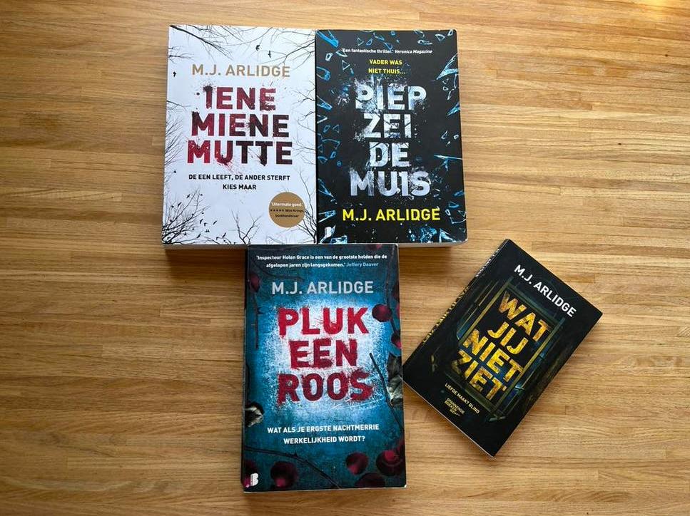 Helen Grace deel 1 t/m 3 - M.J. Arlidge, Boeken, Ophalen of Verzenden, Gelezen, Europa overig