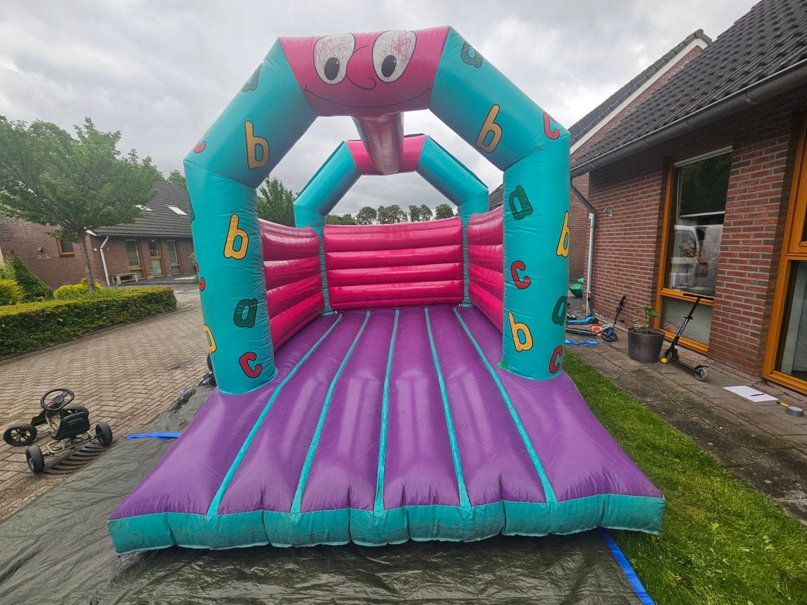 Nette springkussen te koop 2.90 x 4.00 x H 3.00, Ophalen, Gebruikt, Overige