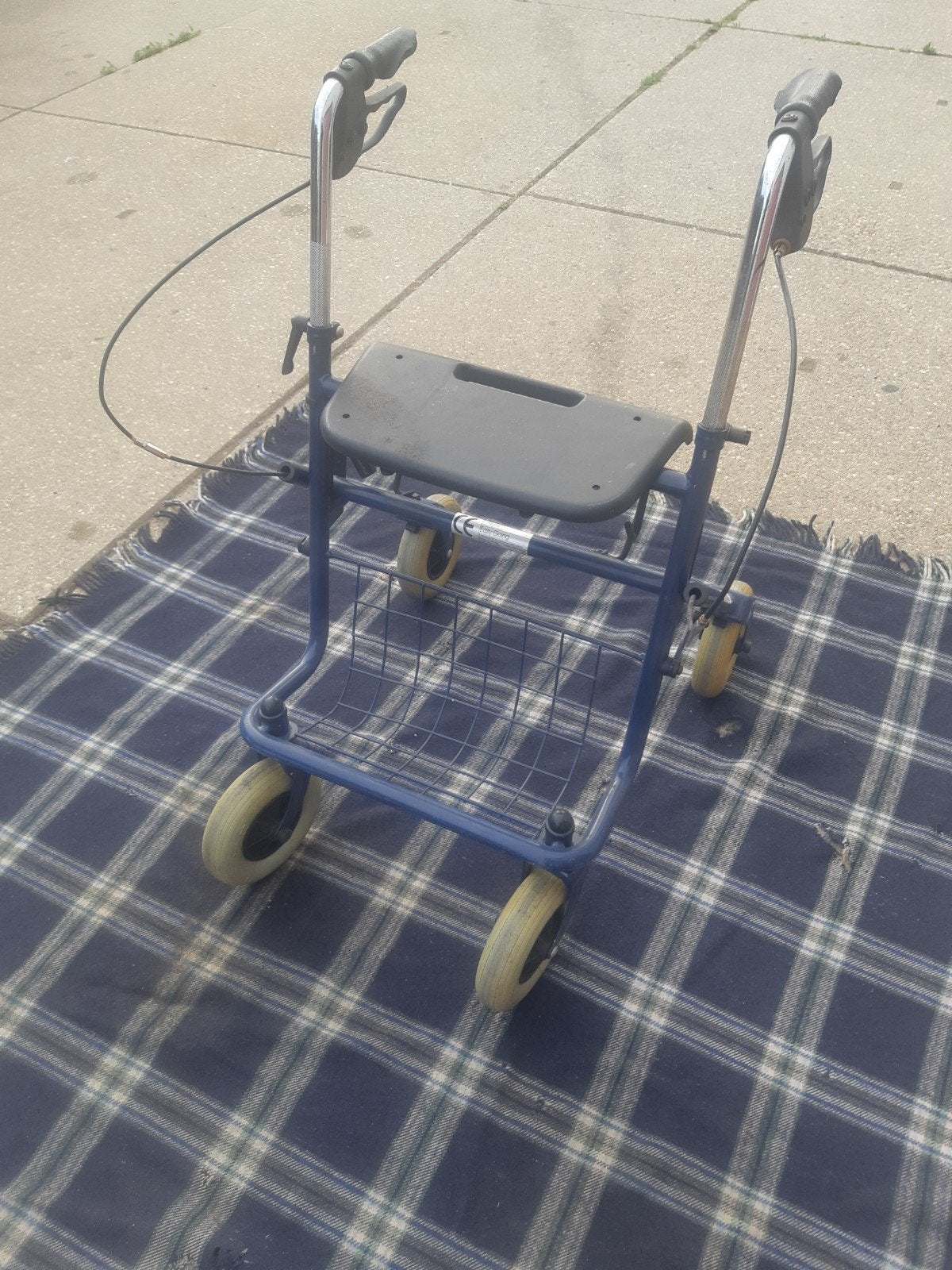 NETTE UITZIENDE ROLLATOR VOOR DE OUDERE 14.95 EURO, Ophalen