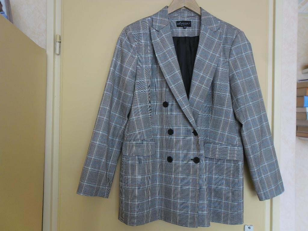 Nieuwe dames blazer. Maat 40, Maat 38/40 (M), Nieuw, Ophalen of Verzenden, Jasje