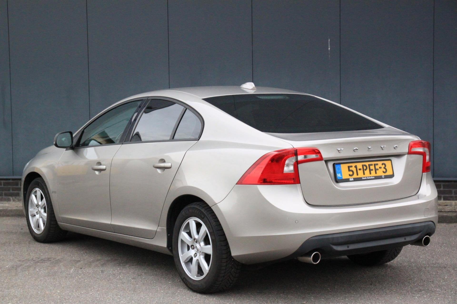 Volvo S60 1.6 T4 Kinetic Navigatie/Parkeersensor v,a/Apk 07-, Stof, Gebruikt, Beige, 4 cilinders