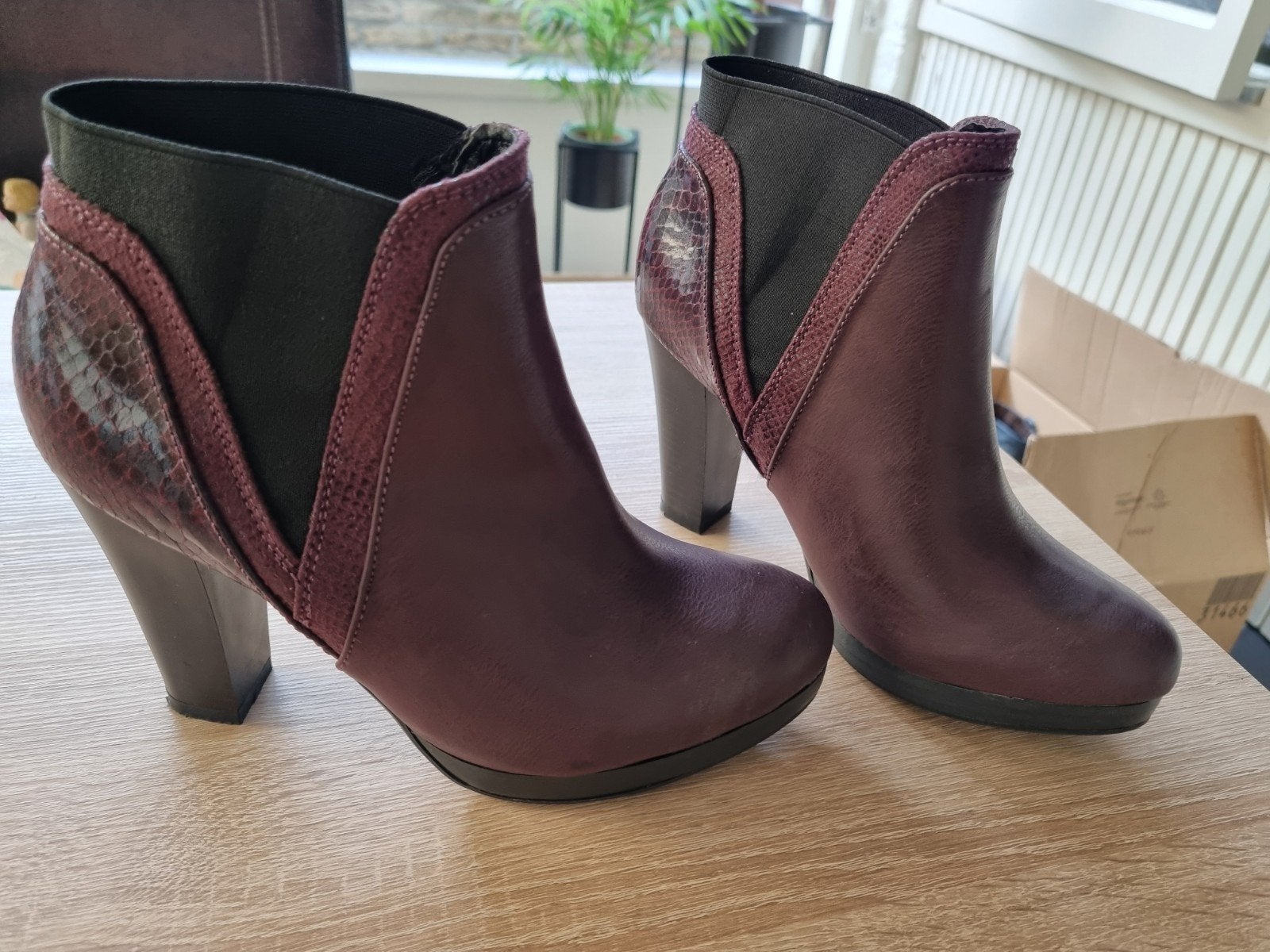 Mooie paarse enkellaarsjes, maat 38., Ophalen of Verzenden, Zo goed als nieuw, Overige kleuren