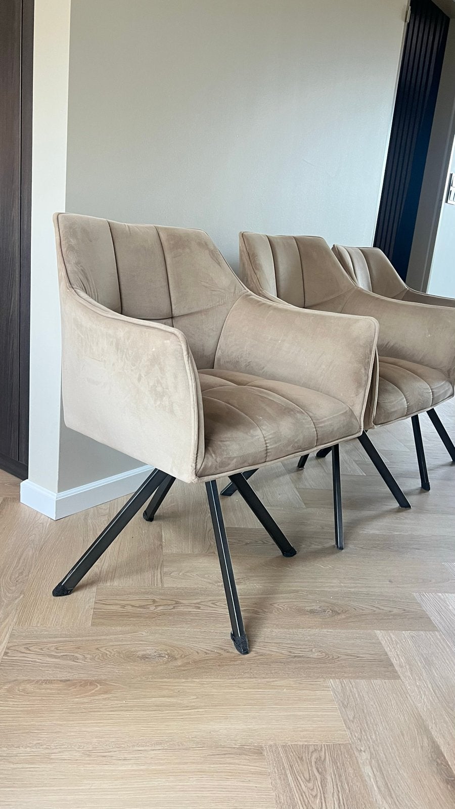 Eetkamerstoel Thandie Velvet Champagne Draaibaar Sohome, Huis en Inrichting, Stoelen, Overige kleuren, Drie, Ophalen of Verzenden