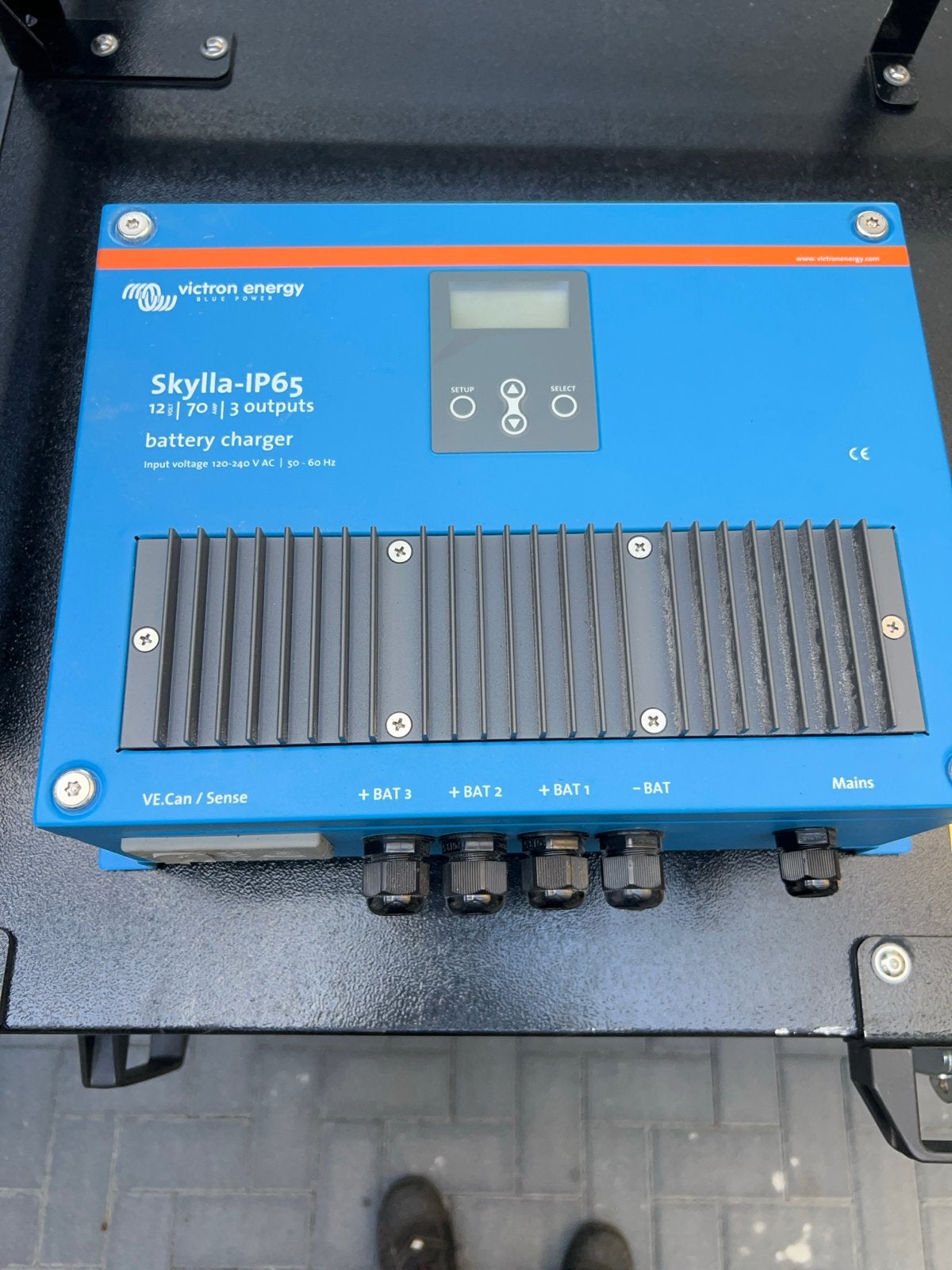 Victron Energy Skylla-IP65 12/70 (3) Acculader, Ophalen of Verzenden, Zo goed als nieuw