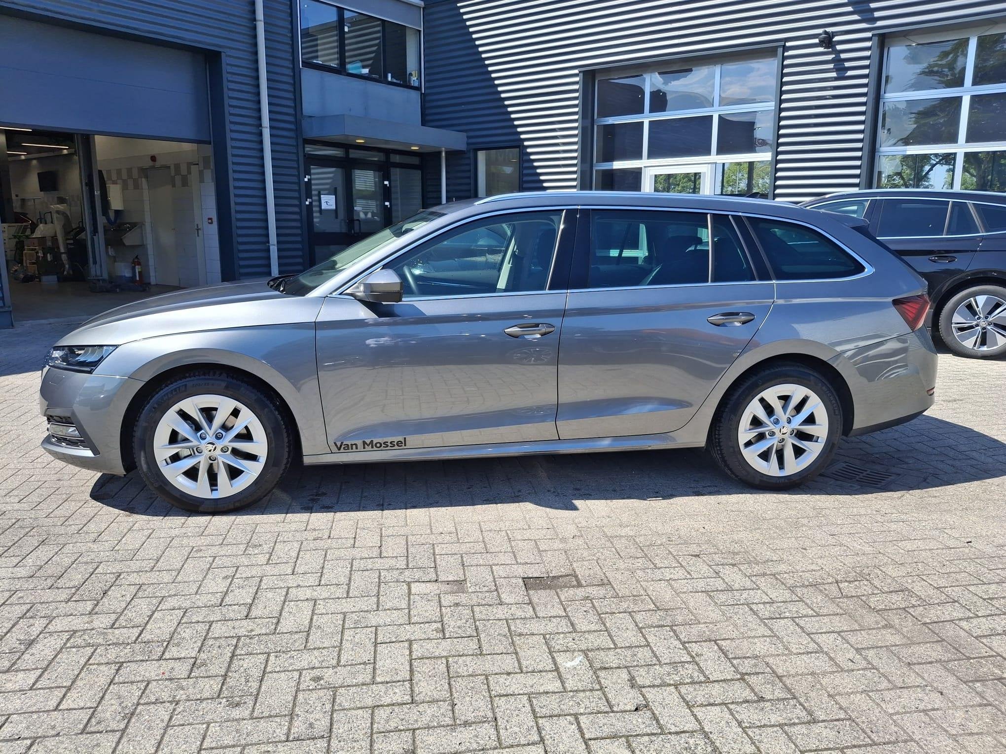Skoda Octavia Combi 1.0 TSI Business Edition Plus 110 PK | L, 12 maanden, Stof, Gebruikt, Origineel Nederlands