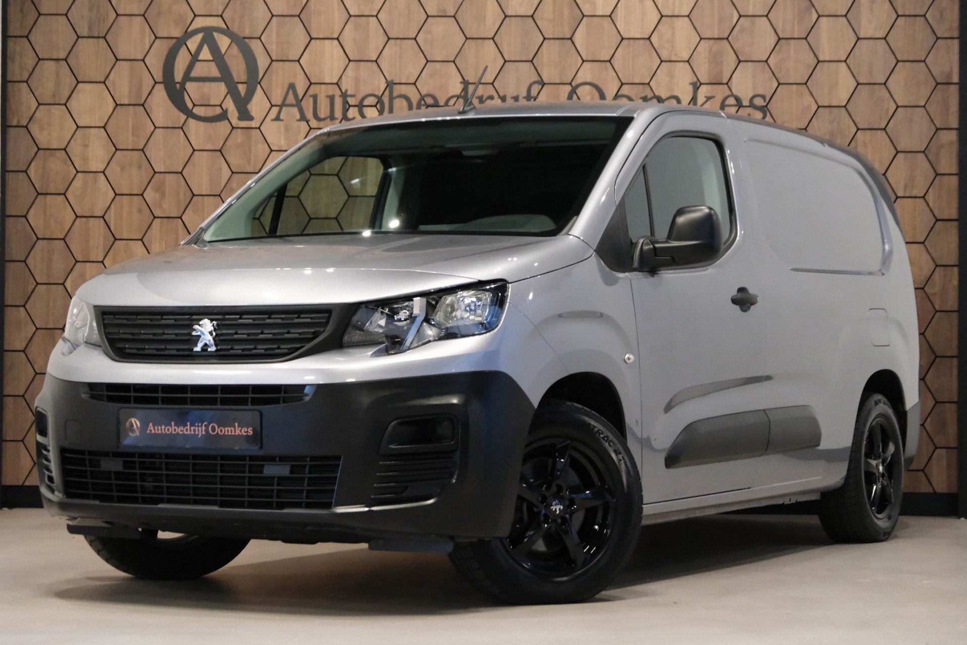Peugeot E-Partner 136 L2 50 kWh |Lengte 2 + 3-Zits| 40.000km, Auto's, Gebruikt, Zwart, Overige carrosserieën, Te koop