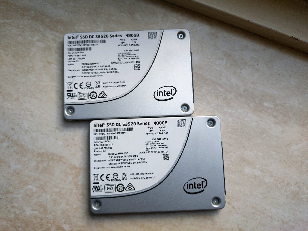 2 stuks Intel DC S3520 480GB enterprise SSD met S.M.A.R.T, Computers en Software, Harde schijven, Ophalen of Verzenden
