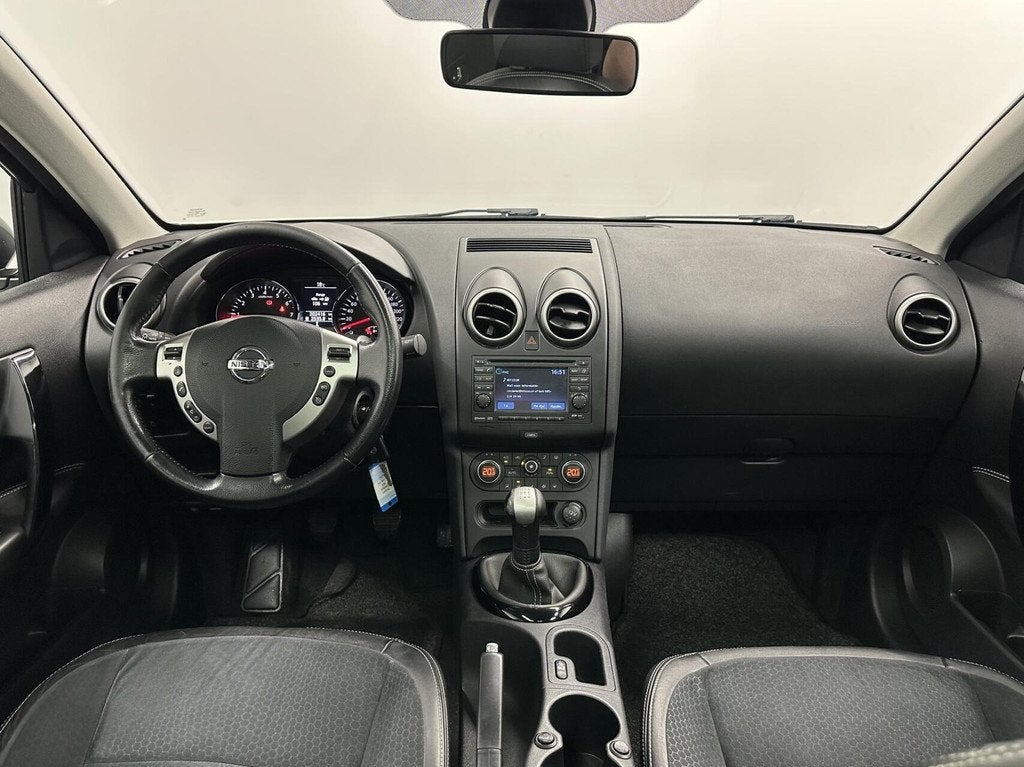 Nissan Qashqai 1.6 Tech View PANO CAMERA ECC NAVI CRUISE LM., Voorwielaandrijving, Euro 5, Gebruikt, Zwart