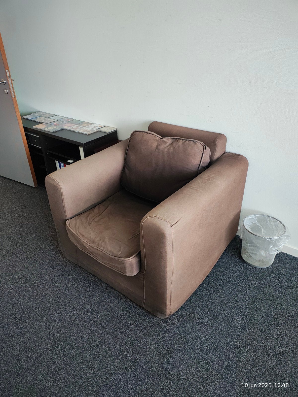 Comfortabele bruine fauteuil - Gebruikt, Huis en Inrichting, Fauteuils, Gebruikt, Stof, 75 tot 100 cm, 75 tot 100 cm, Ophalen of Verzenden