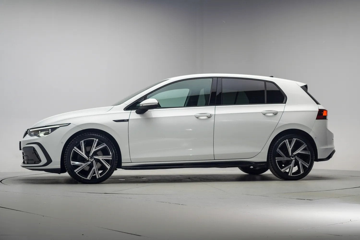 Volkswagen Golf GOLF 1.5 TSI R-Line [ Virtual LED Carplay PD, Auto's, 4 cilinders, Automatische klimaatregeling, Wit, Bedrijf
