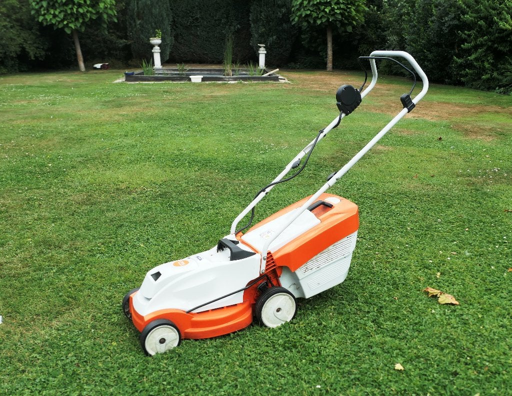 STIHL RMA 235 Accu Grasmaaier met AK 20 accu en AL 101 lader, Ophalen, Cirkelmaaier, Stihl, Zo goed als nieuw
