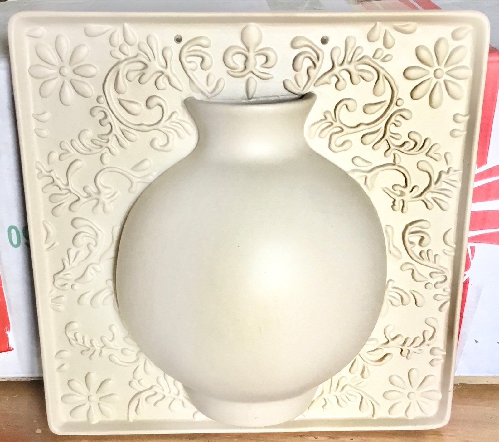 WANDDECORATIE MET WANDVAAS. 30 X 30 CM., Met patroon/structuur, Ophalen of Verzenden, Zo goed als nieuw, Steen/keramiek