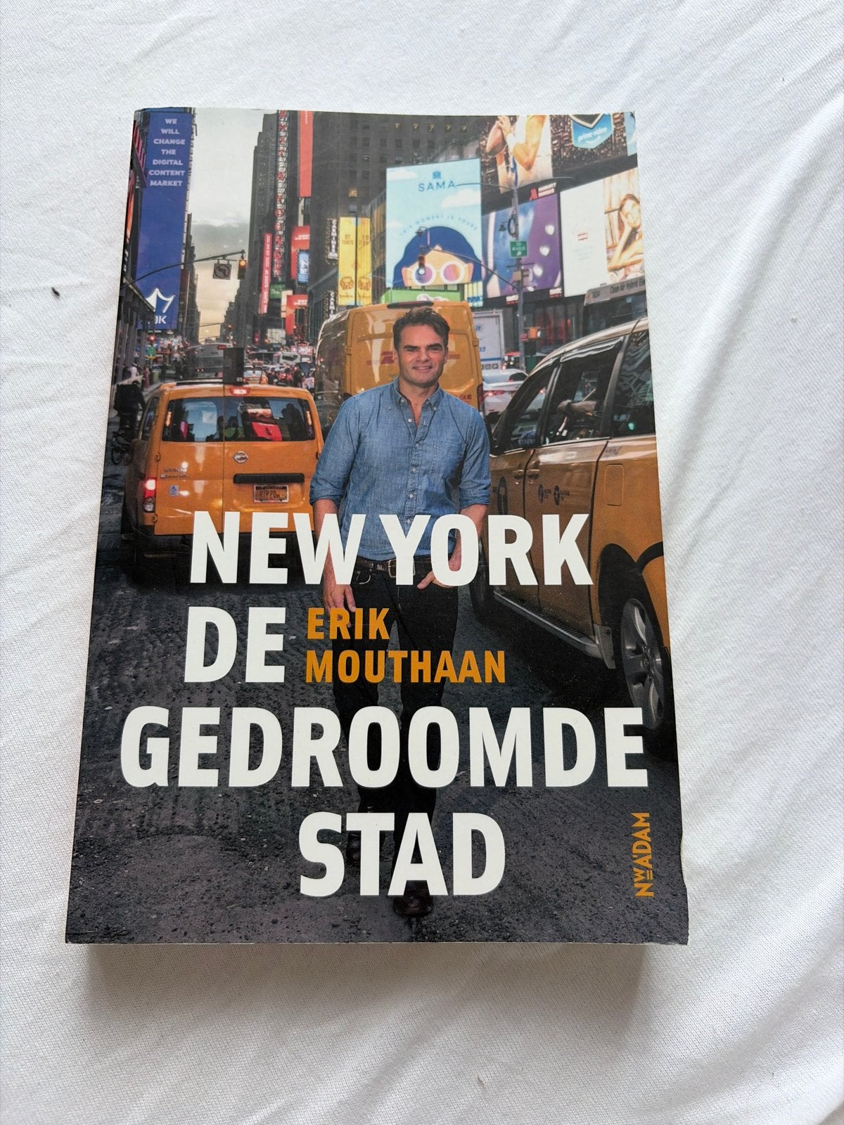 New York: De Gedroomde Stad - Erik Mouthaan, Zo goed als nieuw, Reisgids of -boek, Noord-Amerika, Ophalen