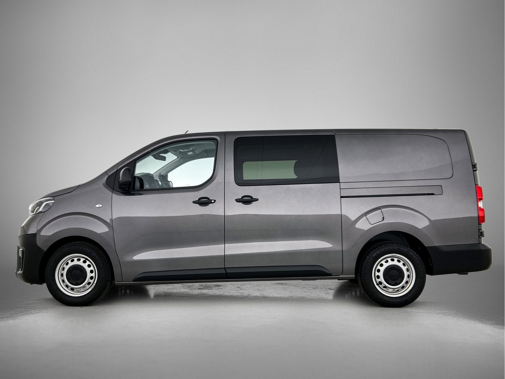 Toyota ProAce Long Worker 2.0 D-4D L2D Challenger DC | Dubbe, Auto's, Bestelauto's, Stof, Gebruikt, Zwart, 4 cilinders