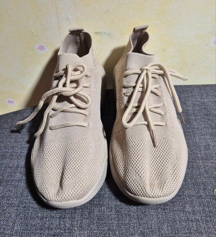 Nieuwe lichtbruine sneaker maat 37. Binnenzool 23.6, Bruin, Nieuw, Ophalen of Verzenden, Sneakers of Gympen