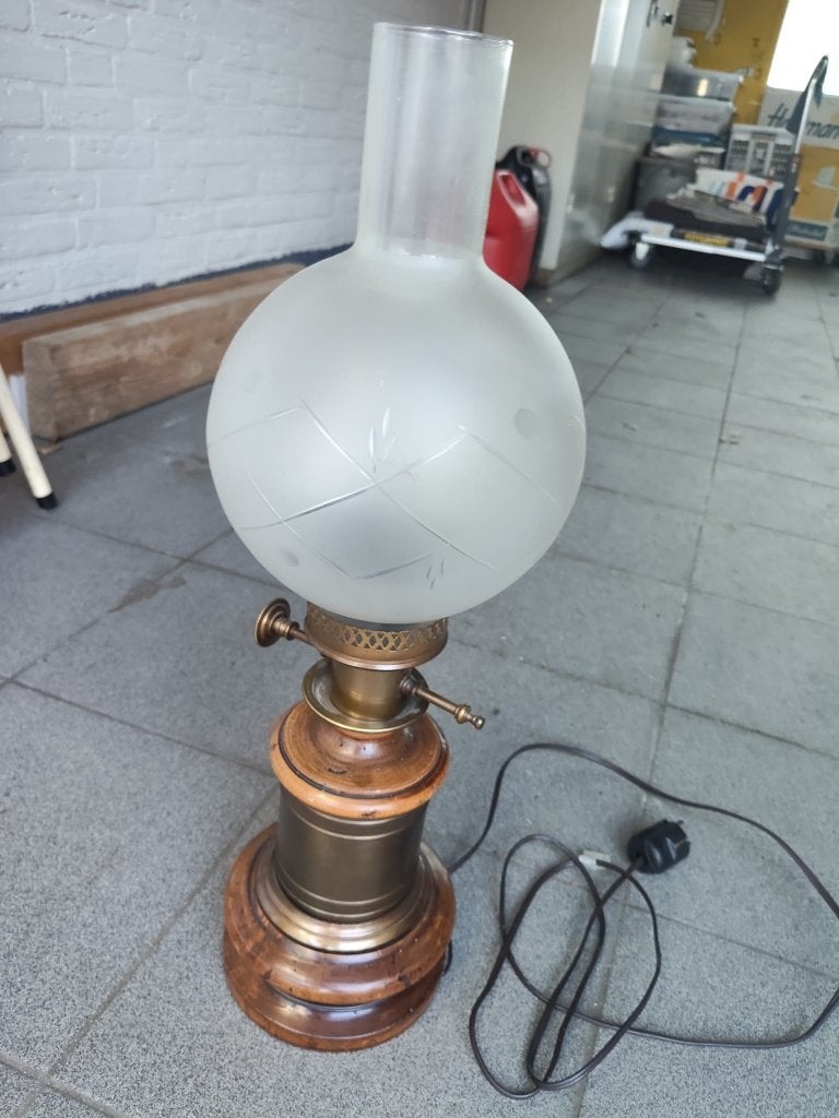 Antieke houten olielamp op stroom, Antiek en Kunst, Ophalen