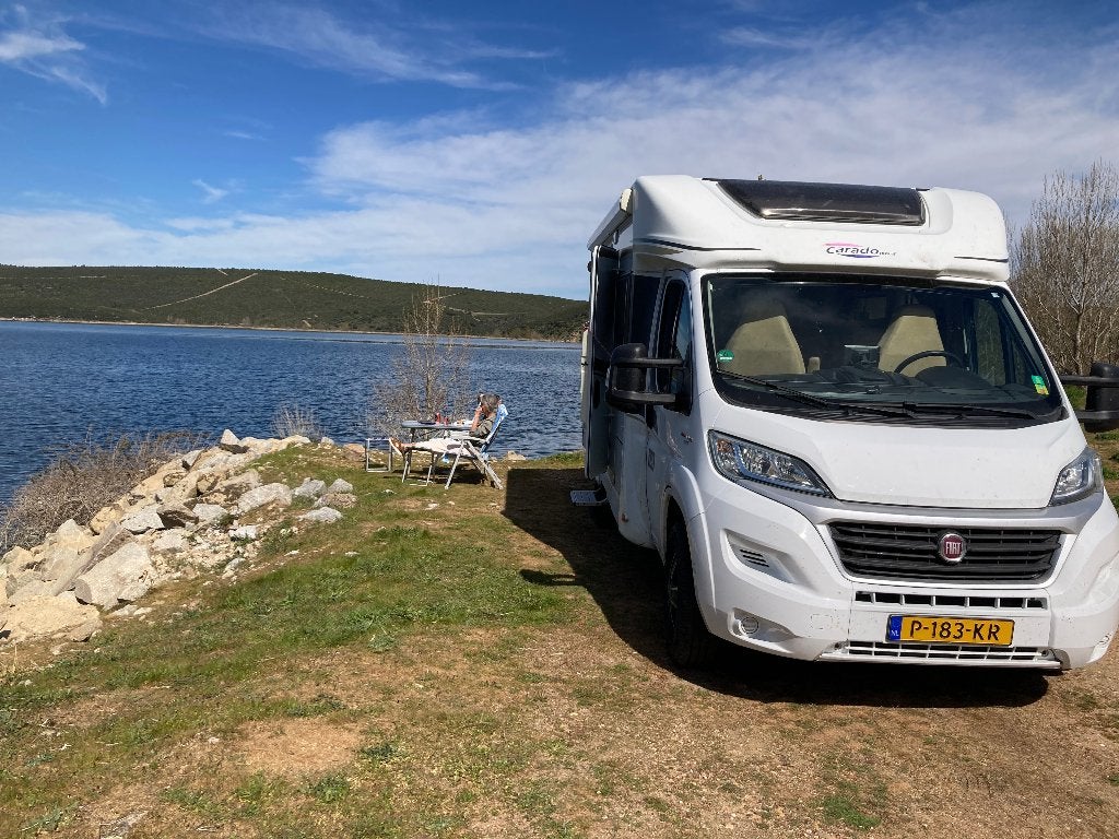 Camper Carado T348 4 persoons, Standaard zit, 6 tot 7 meter, Particulier, Half-integraal