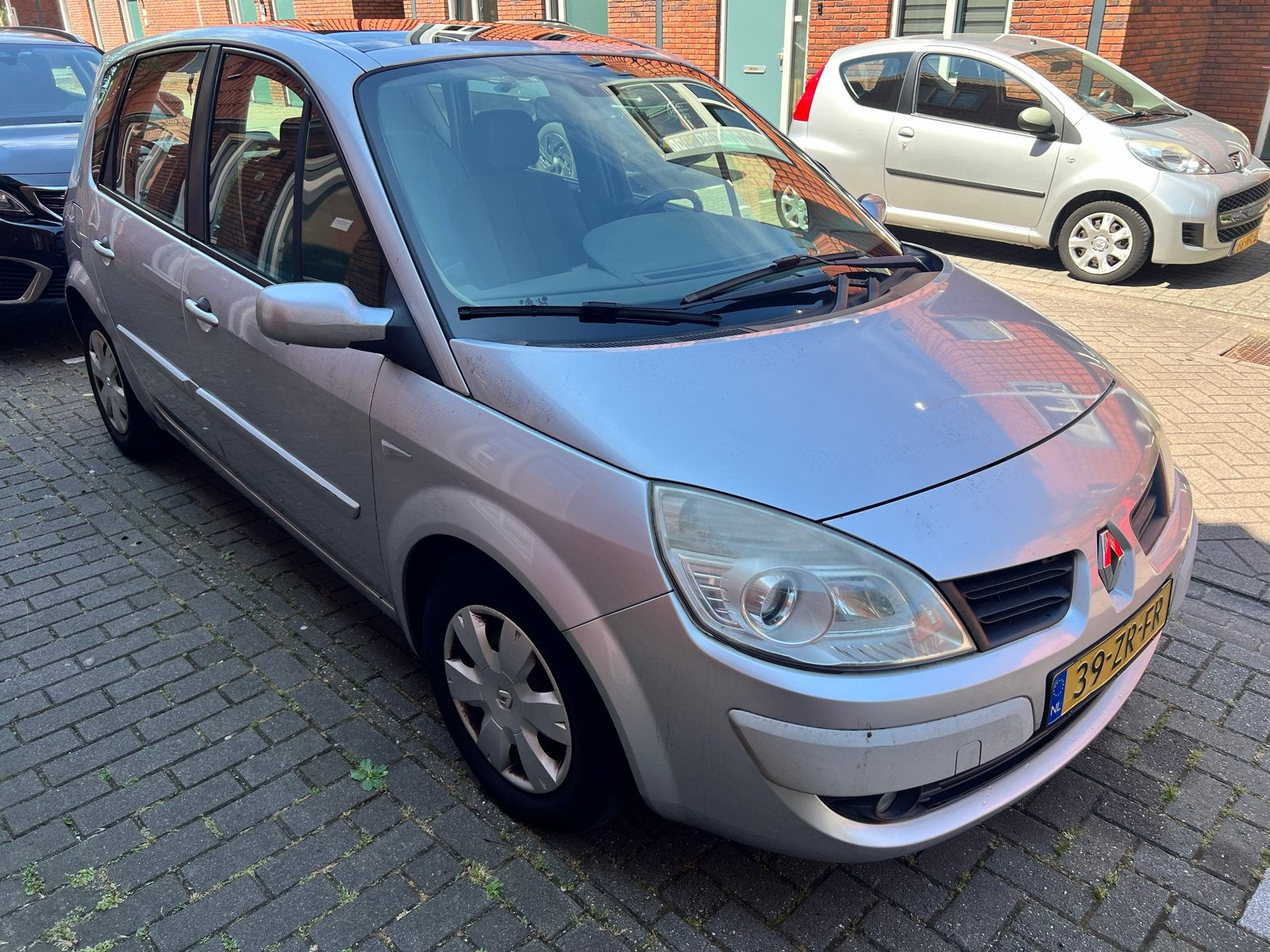 Renault Scénic 1.6 16V 82KW AUT E4 2008 Grijs, Auto's, Renault, 1345 kg, Stof, 4 cilinders, Metallic lak