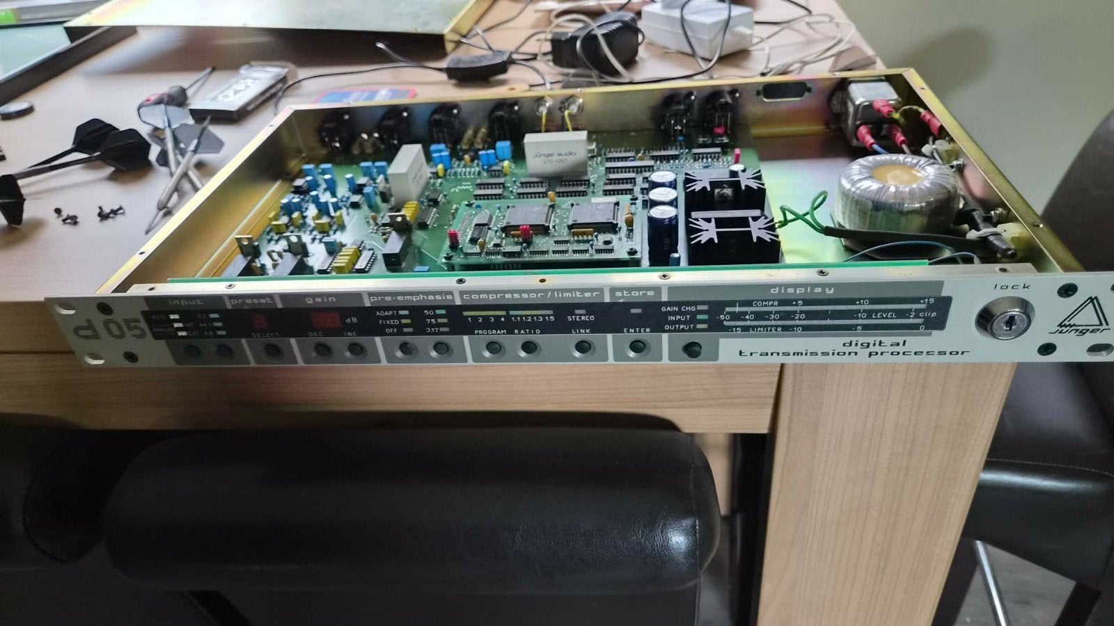 Aangeboden voor reparatieJünger Audio d05, Ophalen of Verzenden