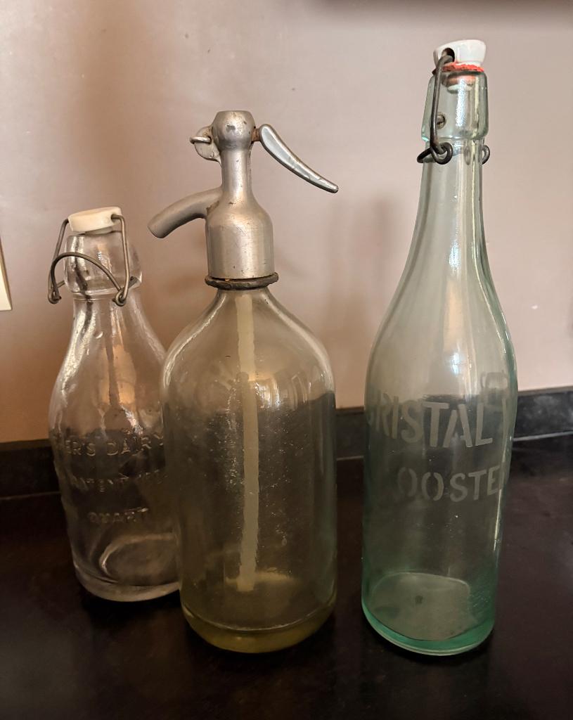 Oude brocante flessen met opdruk + spuitfles, Ophalen of Verzenden