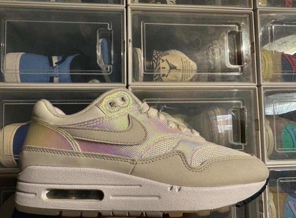 Nike Air Max 1 La Ville Lumiére - Maat 36, Kleding | Dames, Schoenen, Overige kleuren, Ophalen of Verzenden, Sneakers of Gympen