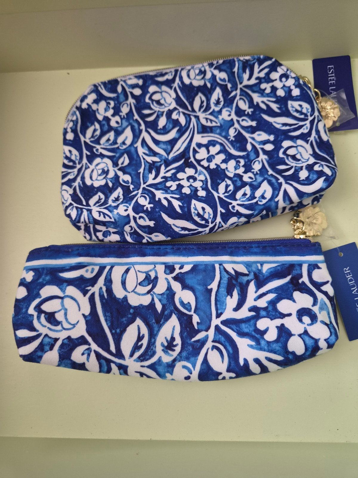 Estee lauder make up tas set blauw wilt samen voor 10euro, Sieraden, Tassen en Uiterlijk, Toilettassen, Ophalen of Verzenden, Nieuw