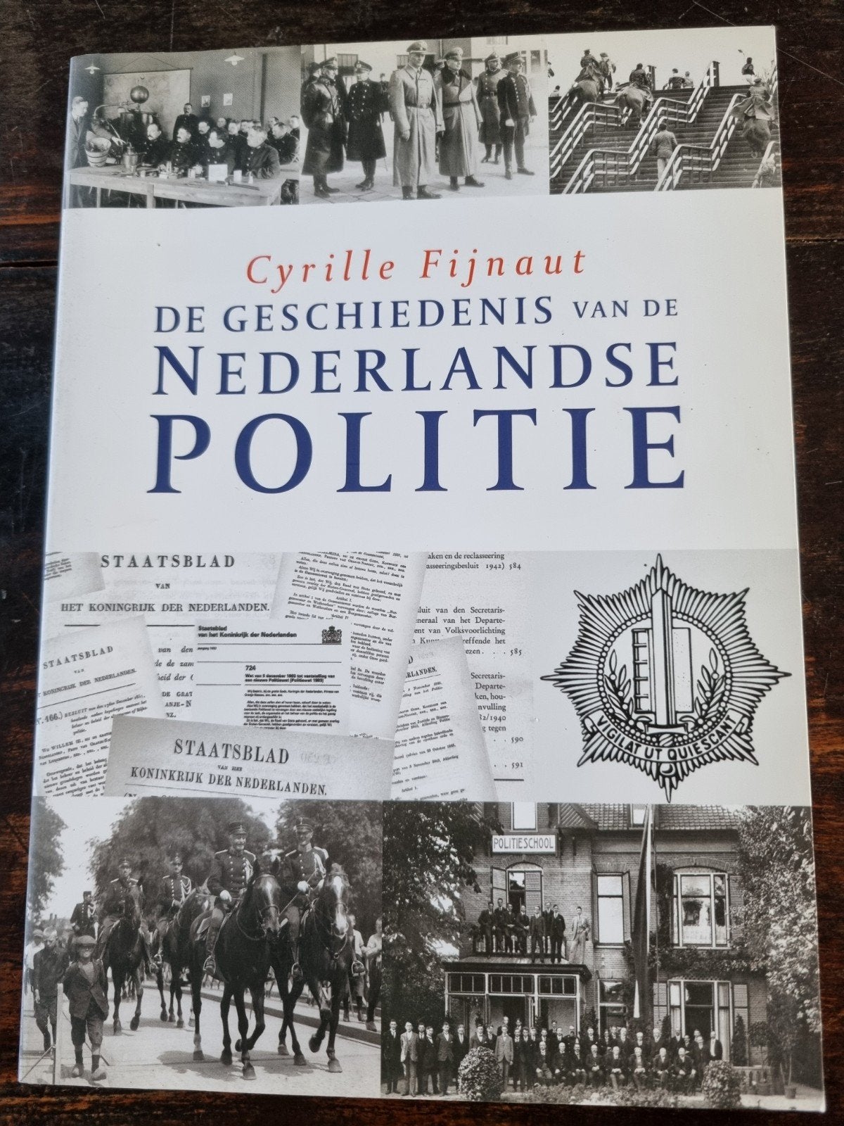 " DE GESCHIEDENIS van de Nederlandse Politie", Boeken, Ophalen of Verzenden, Zo goed als nieuw