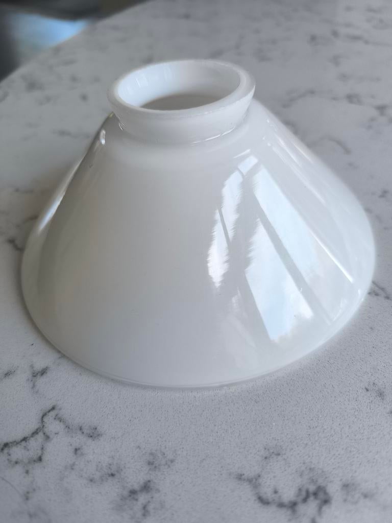 Melkglas lampen kapje onderkant 17 cm bovenkant 5 cm, Wit, Rond, Ophalen of Verzenden, Zo goed als nieuw