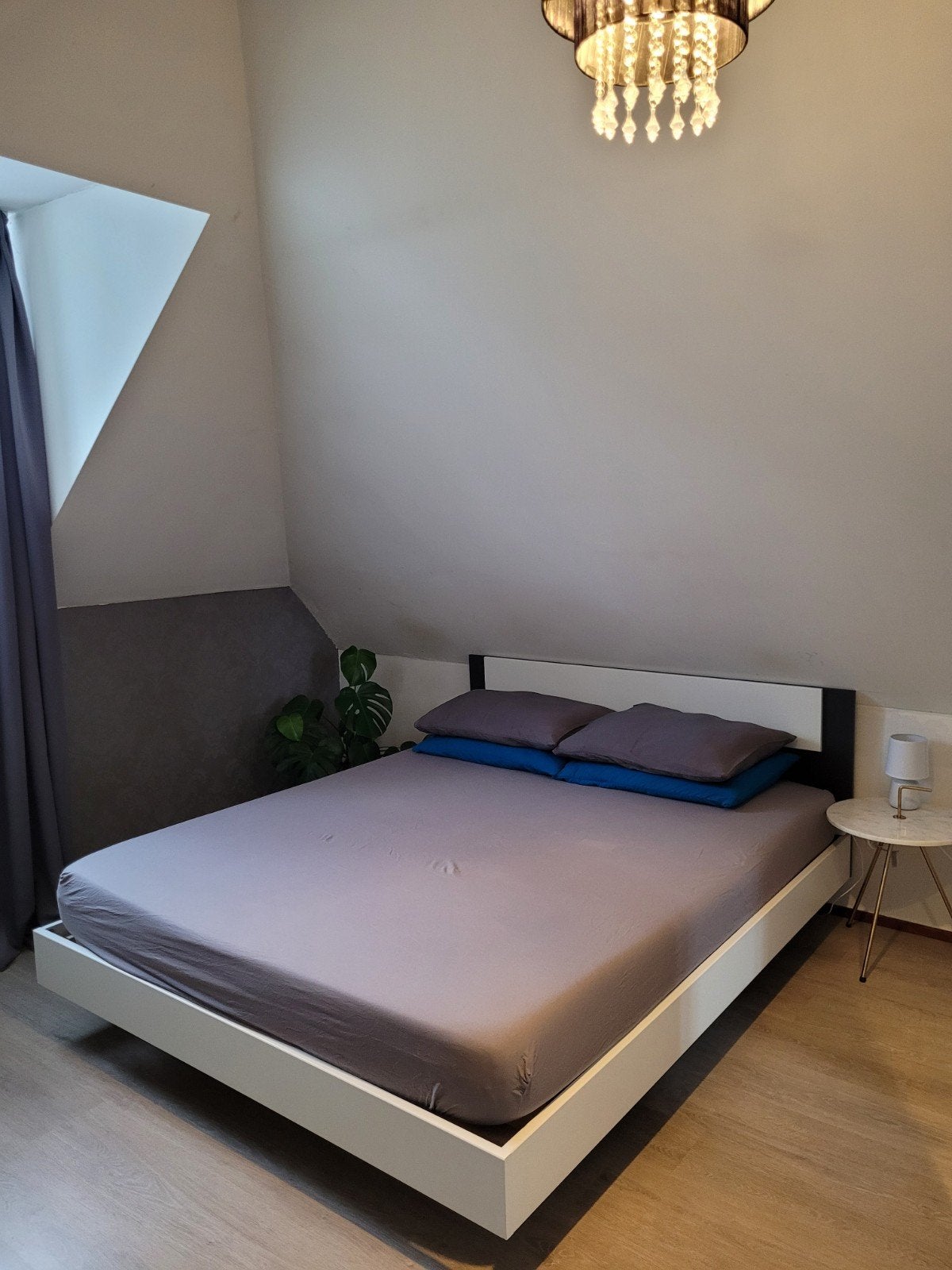 Foto 2 van Tweepersoonsbed 140x200cm met matras en lattenbodem