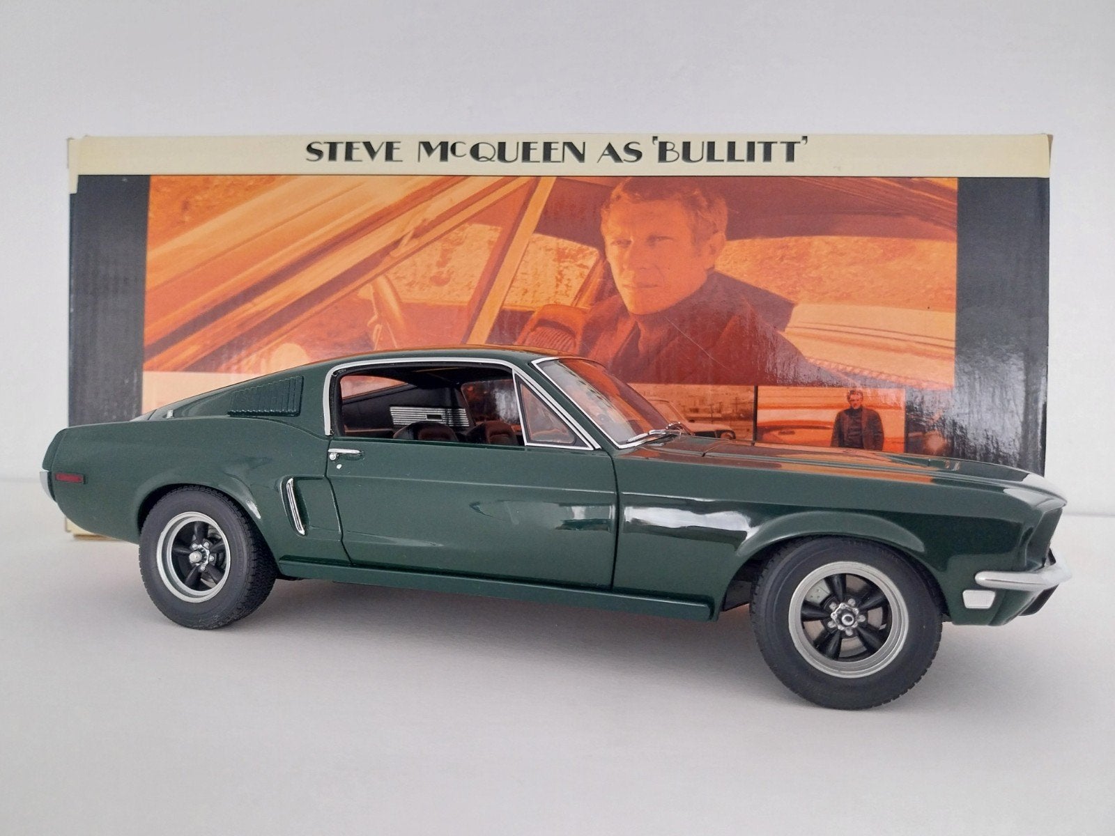 Ford Mustang Autoart 1:18 Bullitt Steve McQueen, Hobby en Vrije tijd, Modelauto's | 1:18, Ophalen of Verzenden, Zo goed als nieuw