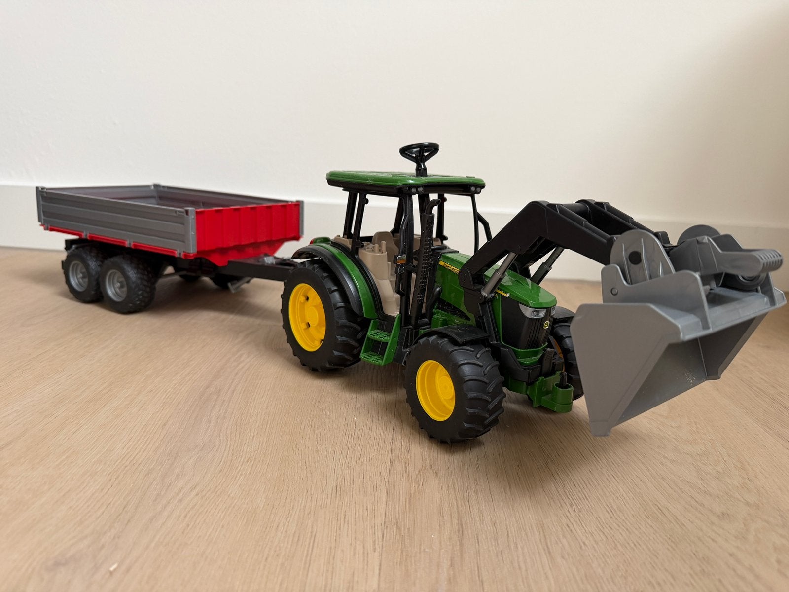 Bruder 02106 John Deere tractor met aanhanger en voorlader, Ophalen of Verzenden, Gebruikt